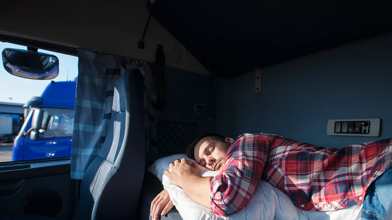 Comfort cooling in trucks with Secop DC compressors